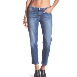 Joe’s jeans mid rise Best friend jeans.